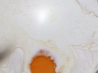 3、椰丝排包,下鸡蛋,牛奶