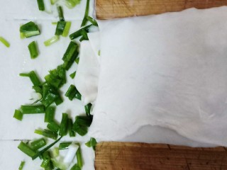 9、十味 葱油饼,中下角往上折,中上角往下折