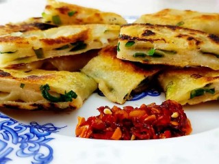 15、十味 葱油饼,我加了点自制红油辣椒