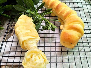 19、毛毛虫面包,柔软又拉丝。