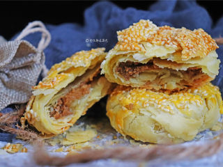 11、麻酱白糖酥饼,超级酥，酥到掉渣，层次分明