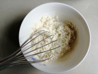 4、肉松元宝蛋糕,划z拌至不见干粉