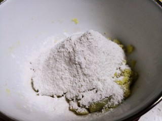 5、万能红薯球,面粉和地瓜泥混合。