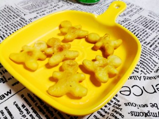 13、万能红薯球,剩下一些进烤箱不够一盘，平底锅不够一锅。那就进油锅吧。