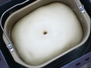 8、酒酿排包,将面团发酵至原来的两倍大