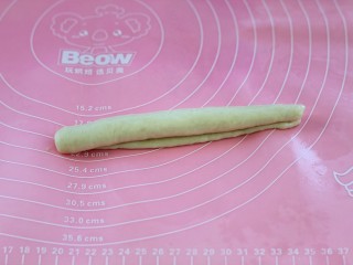 11、酒酿排包,翻面横放由上至下卷起