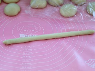 12、酒酿排包,然后搓长