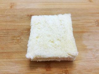 4、西士多,再取另一片吐司盖上