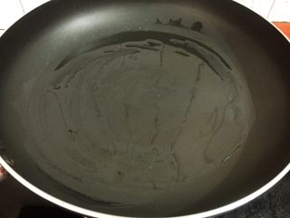 7、西士多,平底锅刷少许食用油烧热