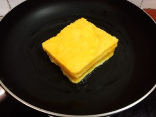 8、西士多,放入芝士吐司