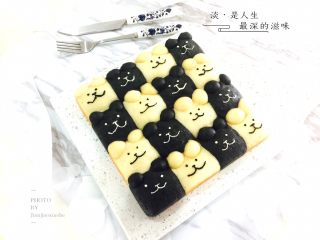 2、黑白小熊挤挤包,萌萌哒。