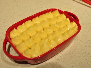 43、日式豆乳盒子蛋糕,再挤上一层豆乳。