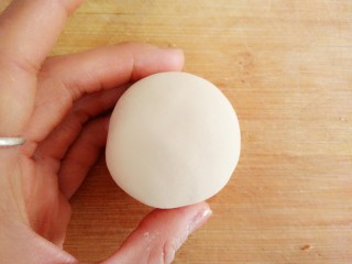 17、香麻饼,收成一个圆球。