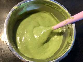 6、抹茶蛋糕卷,搅拌后的状态