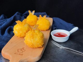 17、凤尾虾球,捞出控油，蘸番茄酱也是极好的，味道超级棒！