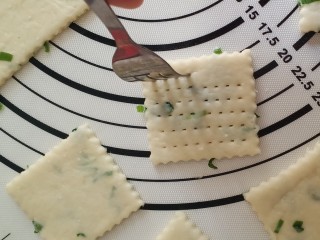 12、香葱苏打饼干,然后就轮到叉子上场了，如图