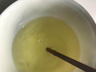 6、黄金三明治,轻轻搅拌至盐融化