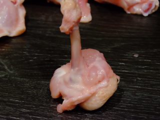 5、棒槌小鸡腿????,这样里面的鸡肉才会外翻 堆放在最底下