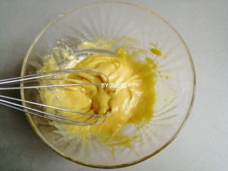 6、电饭锅戚风蛋糕,拌匀