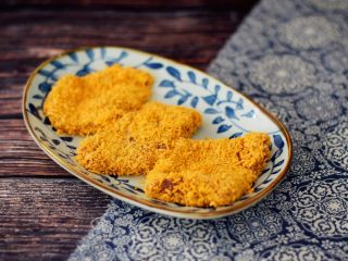 8、黄金猪排,依次做好放入盘中备用