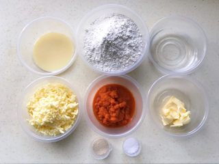 4、胡萝卜拉丝芝士餐包,准备好所有食材
