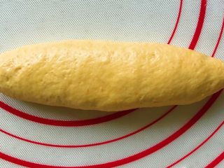 14、胡萝卜拉丝芝士餐包,翻过来