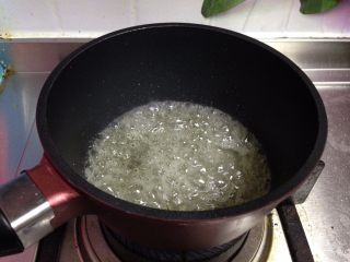 8、焦糖布丁,用中火加热