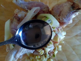 9、蒜香脆皮鸡腿（烤箱版）,两勺料酒