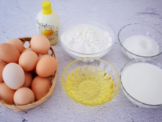 1、古早味蛋糕,准备好材料