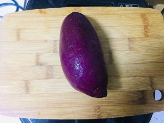 1、紫薯蛋糕,紫薯洗净