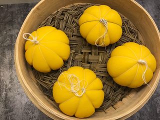 13、南瓜造型馒头,将面团放入蒸笼，室温发酵，两倍大小时放入蒸锅