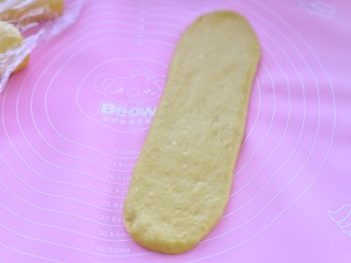 11、最爱面包+南瓜土司,再次擀成长舌状