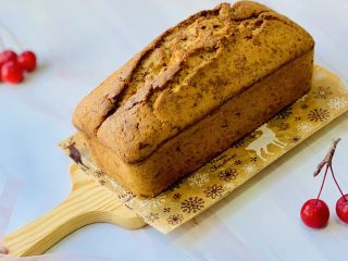 17、玫瑰乳酪重磅蛋糕,六个面全部刷好糖水后,放置晾凉。