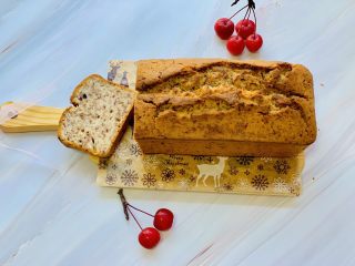 18、玫瑰乳酪重磅蛋糕,晾凉后的蛋糕切片即可使用。