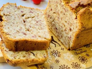 19、玫瑰乳酪重磅蛋糕,吃不完密封保存冰箱冷藏,冷藏后食用口感更佳。