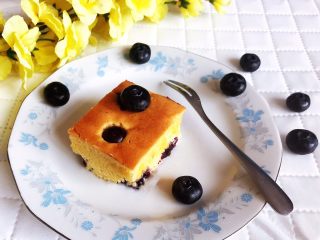 28、蓝莓无水海绵蛋糕,蓝莓无水海绵蛋糕可以吃了~