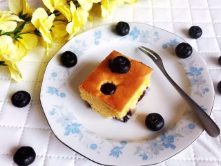 29、蓝莓无水海绵蛋糕,蓝莓无水海绵蛋糕松软香甜，还有浓郁的蓝莓果香，口味独特，好吃又好看~