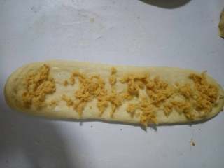 6、toast吐司,反过来 加上馅料 喜欢什么都可以  红豆豆沙蔓越莓之类