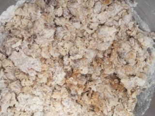 3、奇亚籽咖啡12连迷你面包,用筷子搅成糊状