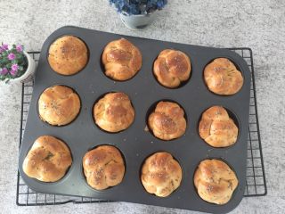 17、奇亚籽咖啡12连迷你面包,平时自己喜好焦糖咖啡,擦糖浆在表面就是为了烤出焦糖味,真的太香了!