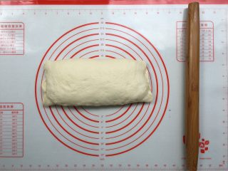 12、紫薯奶油辫子吐司（奶油直接法）,上方1/3再翻下来，3边开口捏紧，盖上保鲜膜再醒5分钟