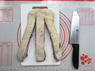 16、紫薯奶油辫子吐司（奶油直接法）,切长3条，顶部不要切断