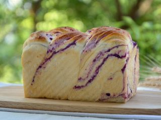 20、紫薯奶油辫子吐司（奶油直接法）,出炉美照