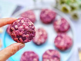 14、紫薯燕麦饼,一口一个。