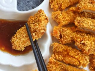 14、超级酥脆的炸猪排,我这次换了个蘸料,感觉也是很不错的呢。