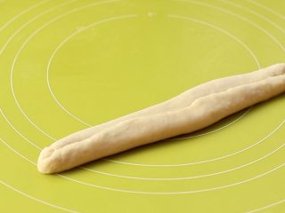 15、甜甜圈,上下两边各向内折