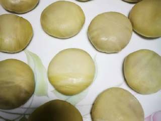28、小鲜肉#中秋食饼记#,所有包好的收口朝下。