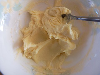 4、情人节之蔓越莓饼干,用勺搅拌均匀