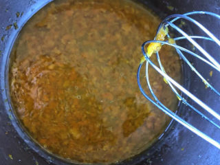 8、香橙戚风,搅拌均匀。