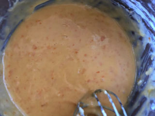 10、香橙戚风,搅拌均匀无干粉状态。